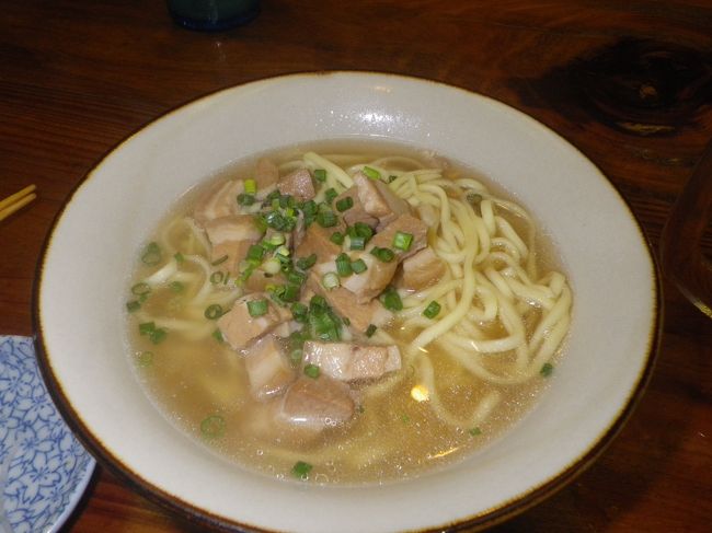 こどもらのそば。<br /><br />ヒバーチとコーレグースー入れていただきます。