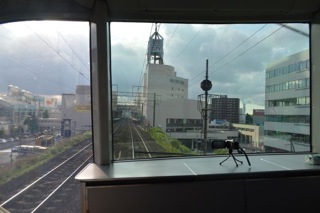 新札幌通過<br /><br />それにしても、行きのトワイライトと違い、ラウンジカーも、ほとんど人がおらず、何とも落ち着いた雰囲気です。