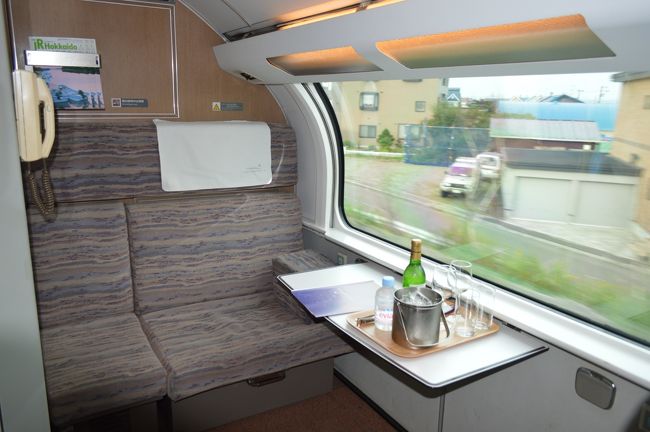 そして、今回お世話になるカシオペアスイート<br /><br />2階建の部屋で2階はリビング、１階は寝室になっています。<br /><br />4人１部屋でしたが、子供たちは1階がお気に入りでしたので、窮屈に感じる事もなく快適に過ごす事が出来ました。