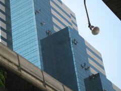 ビルの窓拭き部隊。スパイダーマン！？