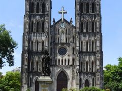 1888年の完成の、ハノイ大教会に到着。