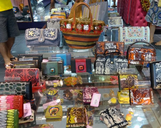 Tina Sparkle。<br />イパニマのショップです。<br />小物もいろいろ。