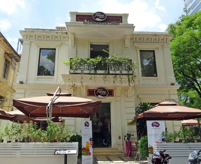 暑い中、１０分強歩いて、ファニーに到着しました。<br />お店HP　http://www.fanny.com.vn/<br />ホーチミンでは有名ですが、ハノイにもあります。