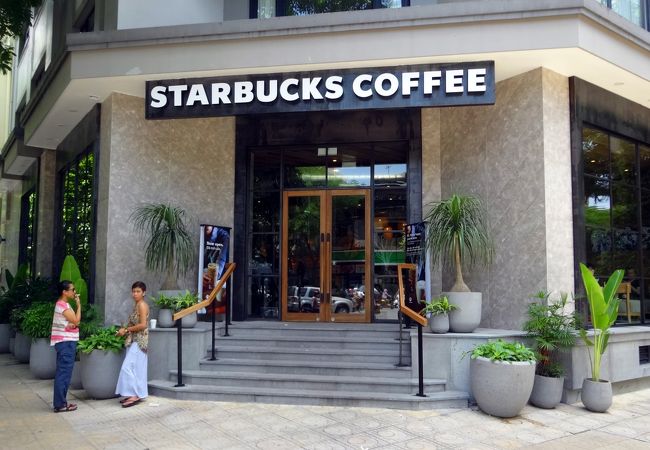 スタバも発見。<br />今回はスルーです。