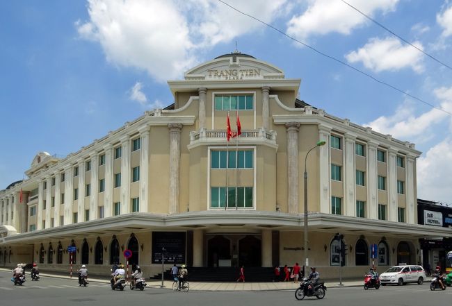 Trang Tien Plaza<br />http://trangtienplaza.vn/en/<br />ブランドショップになっています。