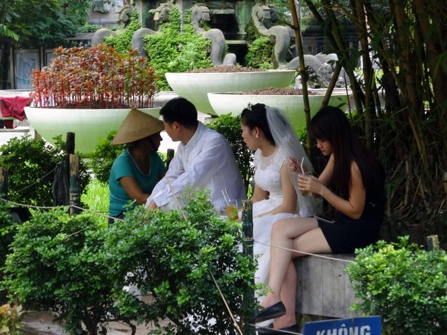 こちらのカップルは休憩中。