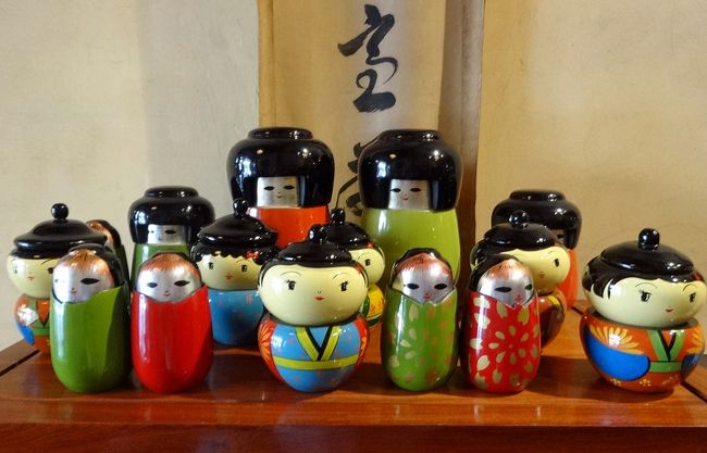 こんなかわいい、人形も。