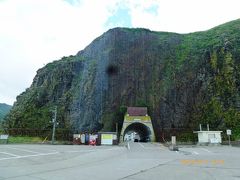 知床八景のオロンコ岩です。
（http://www.town.shari.hokkaido.jp/shiretoko/point/8p_oronko.htm）