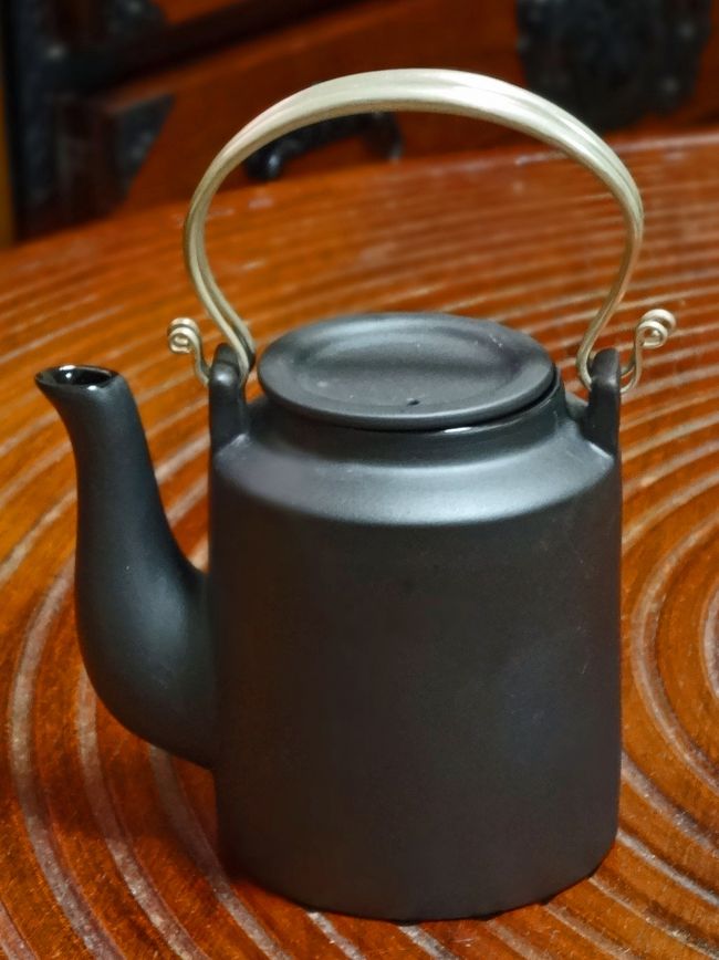 旅の記念にこちらの急須を購入。