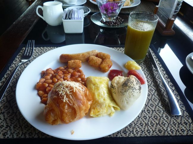 メニューが多く、どれを食べても美味しかったです！<br /><br />食事も満足しましたが、私はこの青汁色した野菜ジュースがとても気に入りました。<br />飲みやすくて体にいい感じ☆