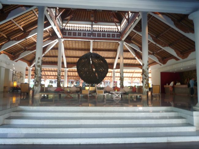 パドマリゾート、居心地が良くて最高でした！<br />洗面所とお風呂の排水がイマイチでしたが、スタッフさんの笑顔、サービス、立地、などなど大変素晴らしいものでした。<br />私の中で宿泊する場所で旅の思い出も変わってきたりするので、今回パドマにして本当に良かったです。<br /><br />こちらのレストランで食べたハンドメイドジャムがすごく美味しかったので、帰りにショップでグアバ＆パッションフルーツのジャムを購入しました！<br />帰りの空港にも同じ物が売ってましたが、なんだか空港は高かったのでホテルで買っておいて良かったです。<br /><br />あと、私達は利用しませんでしたが、どの部屋の方もチェックアウト後にもディパーチャーラウンジが利用出来ますので、飛行機に乗る前にシャワーを浴びられたりと非常に便利です。（↓）<br /><br />http://padmaresortbali.com/content/guest-departure-lounge/