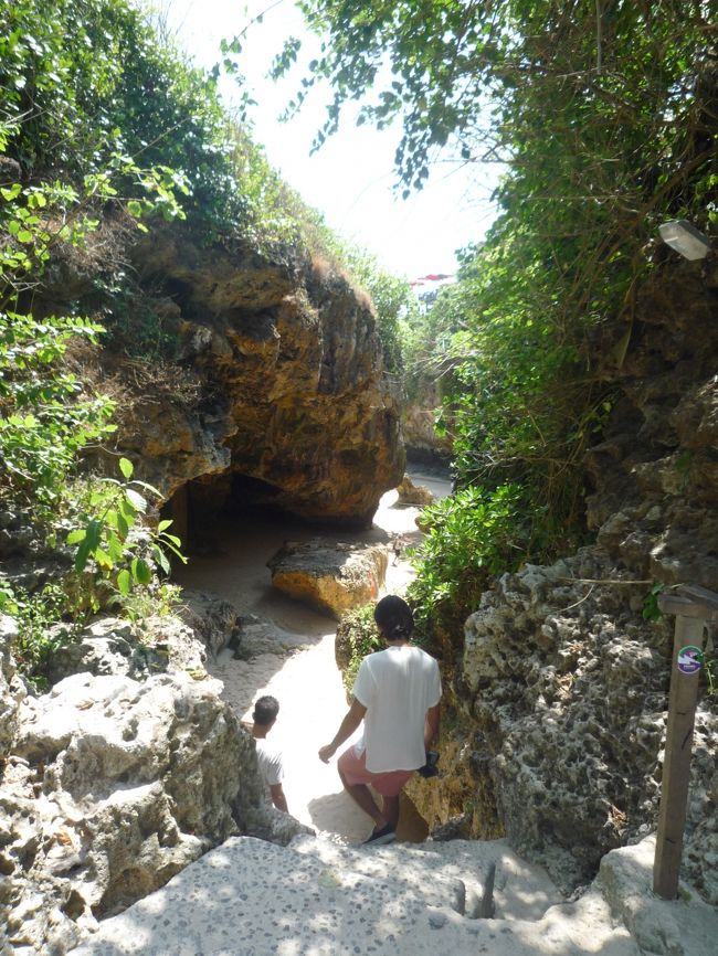 まだまだ階段は続きます。。