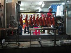 旅行代理店の人が、今夜は中華街でお祭りが開催されていると
教えてくれたので、行ってみることに。

写真は大量のアヒル肉・・・