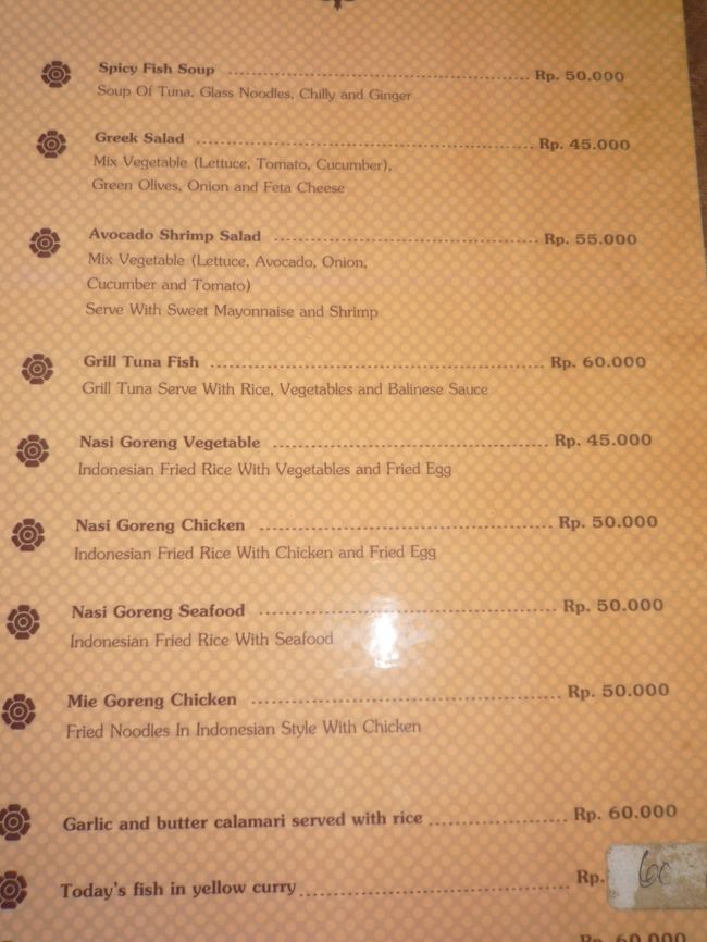 メニュー。<br /><br />やっぱりワルンは安くていいな。