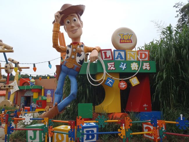 だーーいぶ前にピーチで航空券をゲット！<br />航空券&amp;ホテルで一人５万ほどでG.Wに旅行できました。<br /><br />まずは香港ディズニー！空いてた！