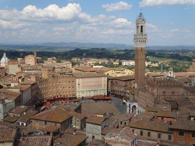 １週間後の８月16日には、大きなお祭り、パリオが開催されるので、カンポ広場には、観覧席が準備されています。