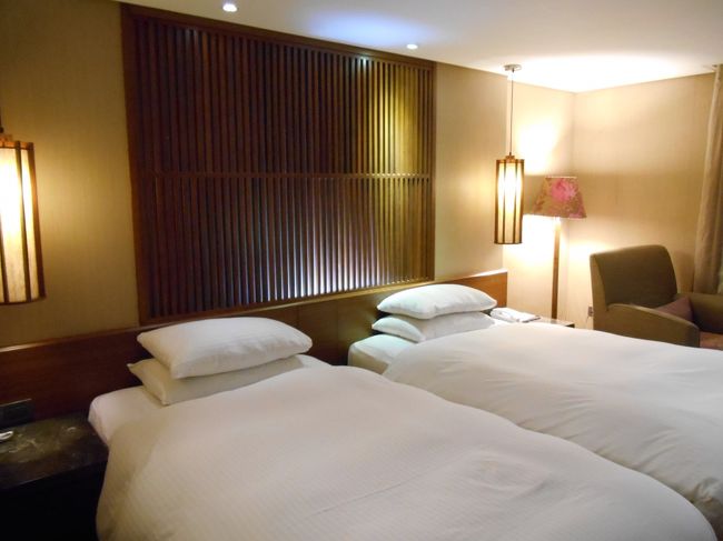 安いツアーだったのでどんなホテルかと思っていましたが、立地が微妙なだけで、部屋は良かったです。<br /><br />おっきなパナソニック製のテレビもあったし、NHKの海外放送も映りました。<br />土砂崩れのニュース、友達が広島にいるので心配でたまりませんでした。