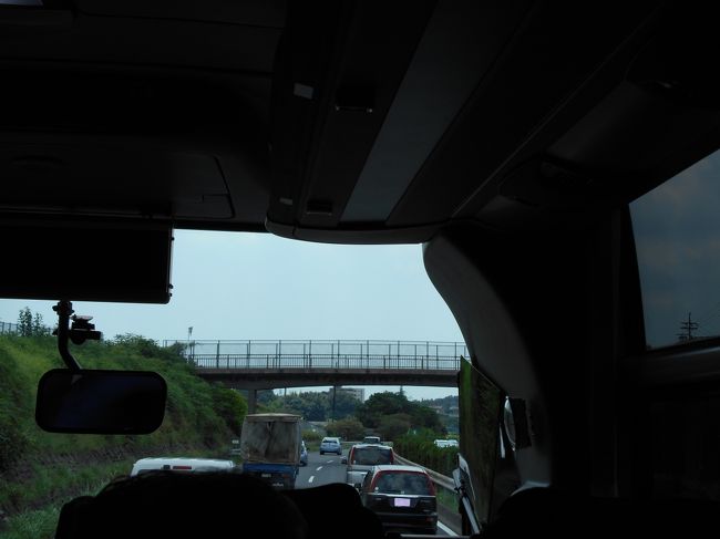 今回はセントレアから出発です。<br />以前、朝の便に乗ったときに、空港直行バスというものがあることを知ったので、今回もそれを利用しました。<br />高速道路が心配でしたが、渋滞はありませんでした。<br /><br />出発は17：00ですが、セントレアでお昼を食べるために早めに家を出ました。