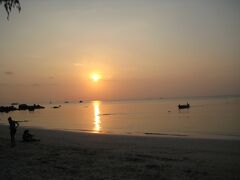 サイ・リー・ビーチに沈む夕日。