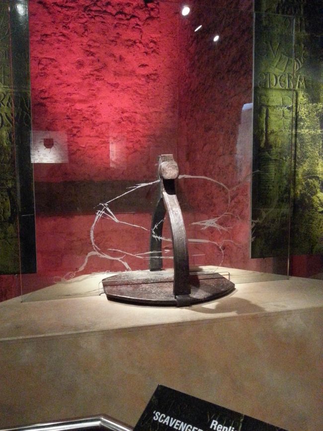 拷問器具、説明を読みたかったけど<br />英語が解らず涙<br /><br />朝イチで入ったので人もまだ少なくて<br />丁度あたしがここに来たとき誰も他に居なくてしばらくひとりだった。<br />ちょっと怖かった<br /><br /><br /><br />