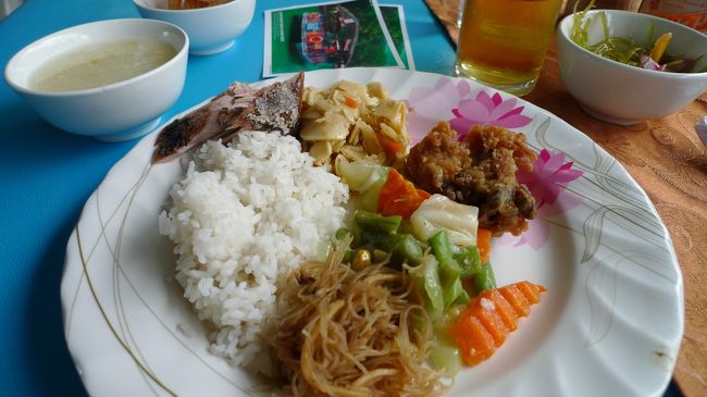 船上の料理は良かったです。<br />一般的なフィリピン料理とのこと。