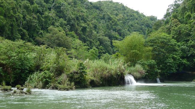 滝が見えたところで折り返します。<br />日本人の感覚だと、これって滝？というレベルですが、ちゃんと名前もついているそうです。<br /><br />