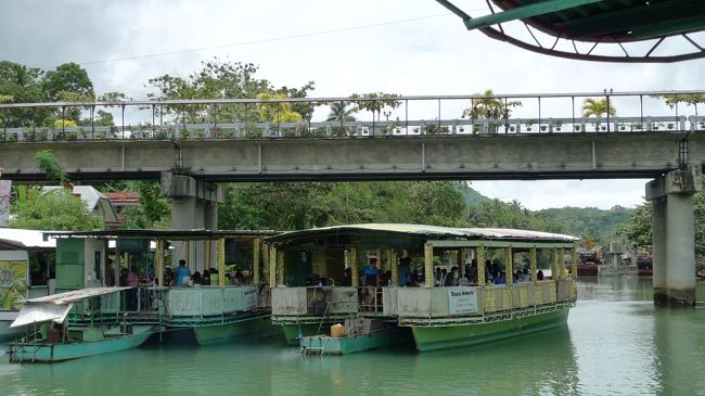 元の場所へ戻ってくると、次々と船が出発しているところでした。