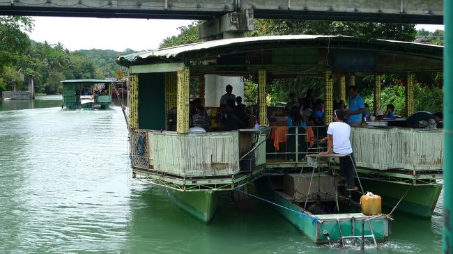 船はゆるゆると進みますが、こんな小さな船が後押ししていたとは。