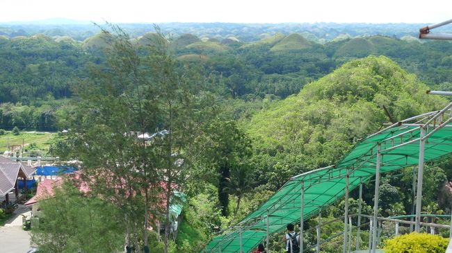 展望台自体が数あるチョコレートヒルズの1つで、
