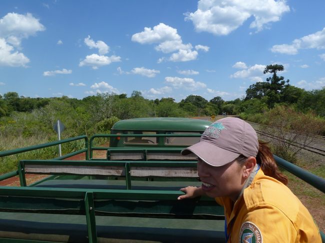 バスに乗って移動してる間にずぶ濡れになったデニムのパンツは乾いた。笑<br />それくら日差しがきつい。