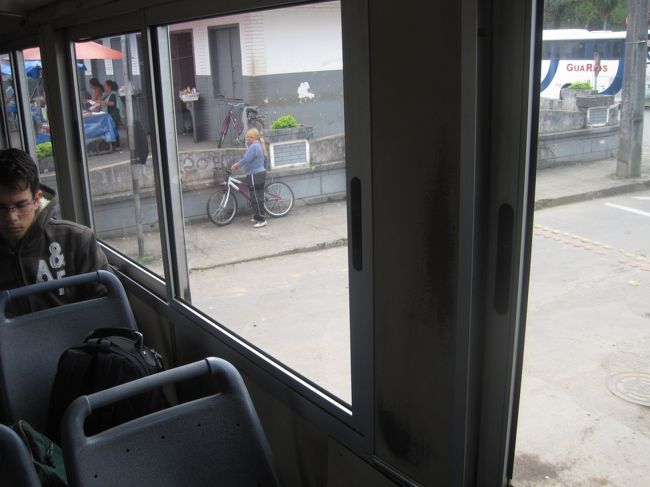 モヘチス駅に到着．．．って列車よりホームの方が短いじゃん！