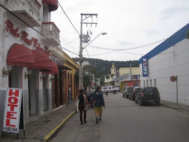 乗客はみんな行先へ散っていきます