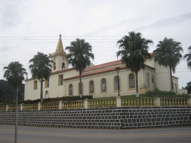 少し歩くと教会