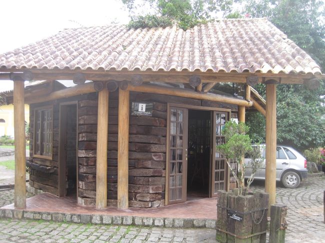 観光案内所<br />街の地図とパラーニャ州のガイドブックもらいました