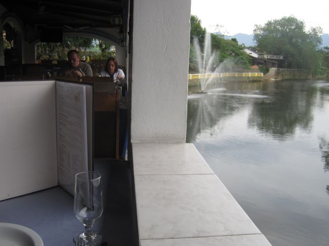 席はリバービュー