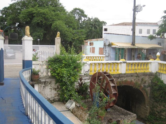 ホテルの脇で一服して