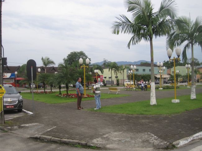 んで帰りは早くクリチーバまで戻れるバスにしようと