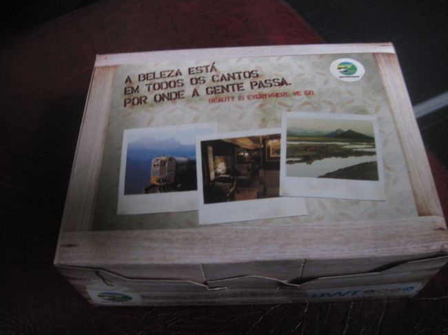 アップグレード（？）されたので、お菓子が配られてきました