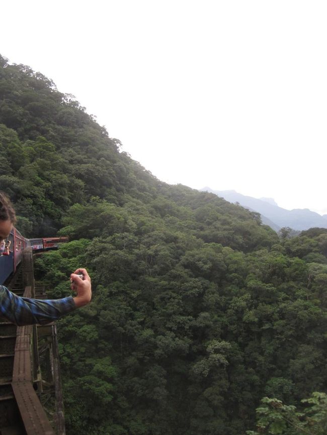 列車はまたいい感じの景色を見せながら