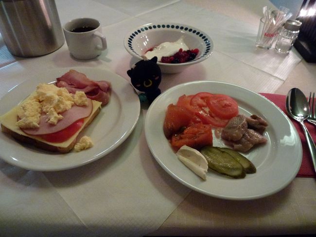 大好きなスモークサーモンも飽きてきた。ｗ<br />でも、食べる。