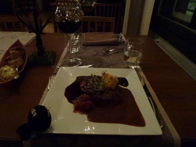 ついにきた！<br />雷鳥の胸肉。<br />肉としては血の味が濃いのかレバーみたいだった。<br />ソースがまた甘めで雷鳥の肉と合っていた。<br /><br />でもやっぱり牛さんが美味しいと思います。笑