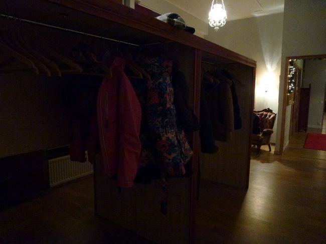 あっ。<br />ちゃんと上着はここで脱いでね。