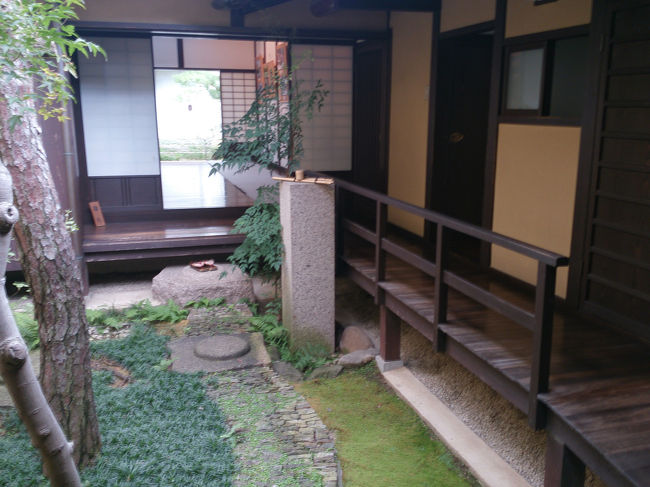 この中庭が、好き。<br /><br />渡り廊下を経て離れへ。<br />素敵。