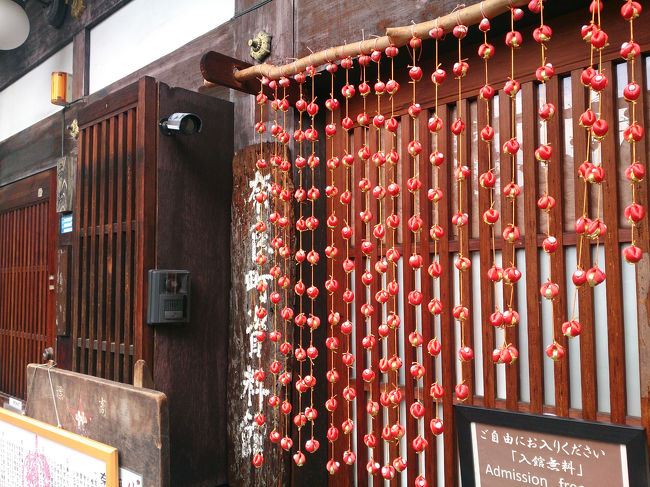 奈良町資料館<br /><br />この飾りが、家々に。<br />飛騨で言うなら、さるぼぼみたいなものらしい。<br />