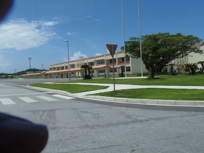 嘉手納基地<br /><br />敷地内の道路は、アメリカ人の名前になっています。