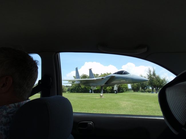 嘉手納基地<br /><br />Ｒさんの車で案内してもらいます。<br /><br />リタイアした飛行機☆