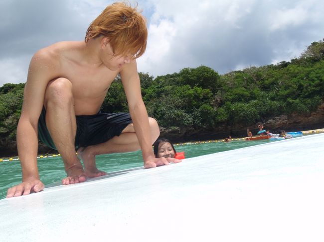 自力で上がれない子は誰も助けてくれない、どころか。。。<br /><br />上がろうとすると兄からは上から押し戻される、母からは下から引っ張られる。<br /><br />もちろん、極悪も小さい頃は同じ教育を。<br /><br />私も父（ヨシヒロ）から同じ教育を。<br /><br />サミー（夫）にはこのスパルタ教育法、理解できないらしい・汗