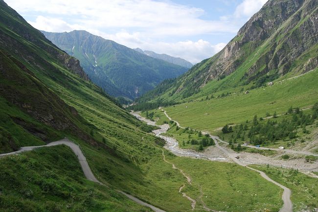 この辺に来るとかなりの急な坂道になり、高度をかせぐ
