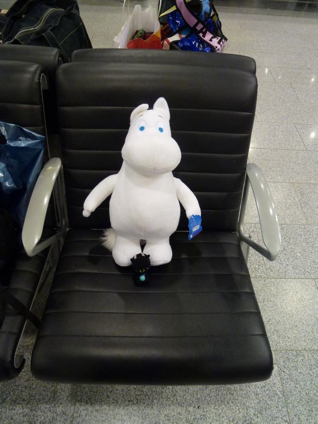 とゆうことで、、、<br />ヘルシンキのムーミンショップにて購入。<br />ムーミンと一緒に帰ろう。