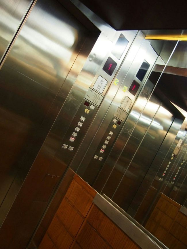 ルームキーをTDさんから受け取って、お部屋へ。トランクは後ほど届けられるとのこと。<br />私の部屋は３階奥。１階の方もいらして、皆さんバラバラみたいでした。